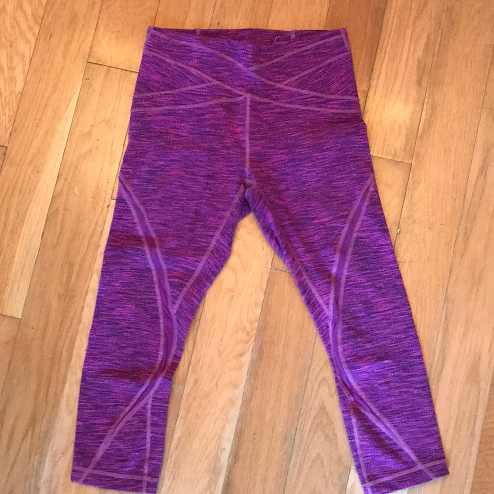 Lululemon free flow crop size 6
